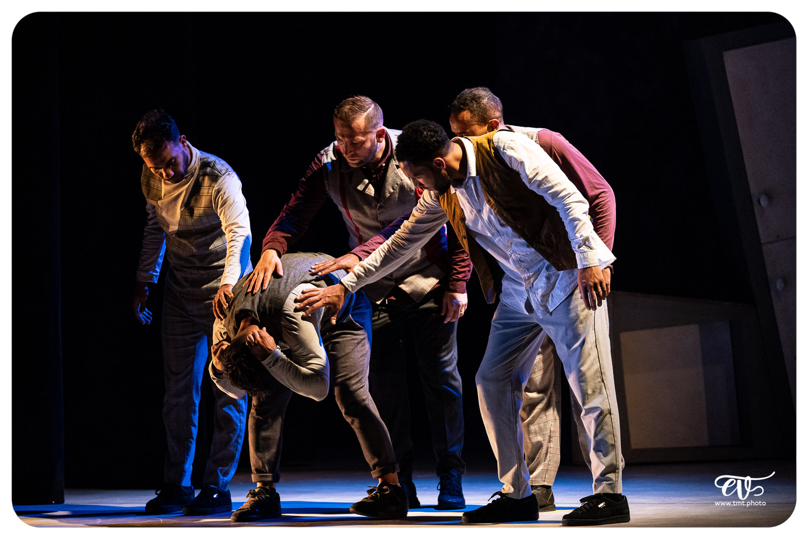 SUR LE FIL (CIE PYRAMID)